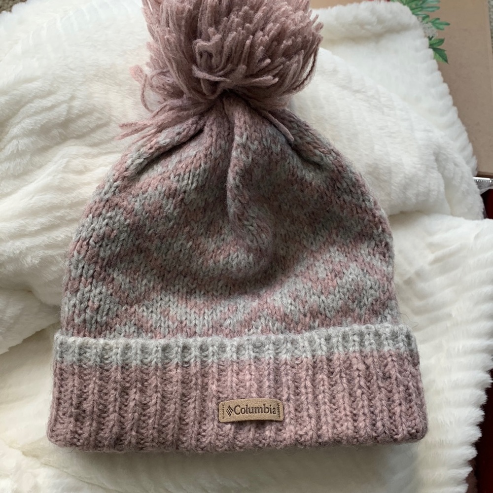 Columbia brand beanie. One size. Unisex.
